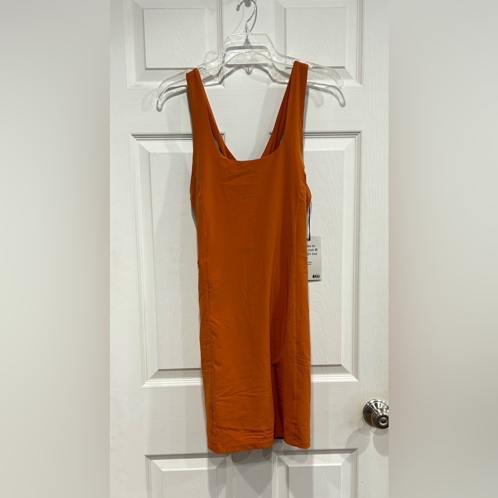 REI Women’s M Medium Active Pursuits Training Dress Orange NWT Liner Tennis